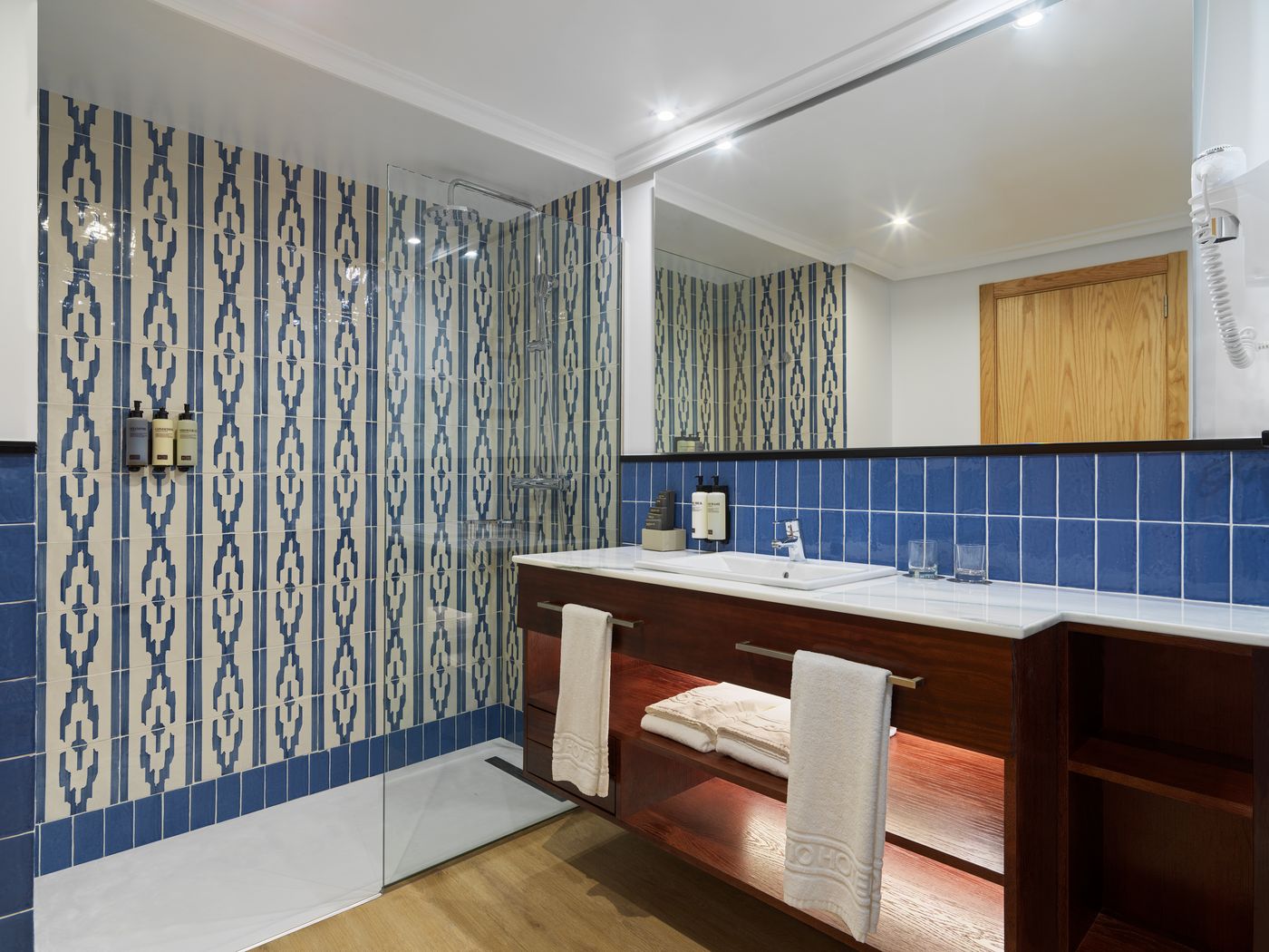 H10-Timanfaya-Palace-Room-23