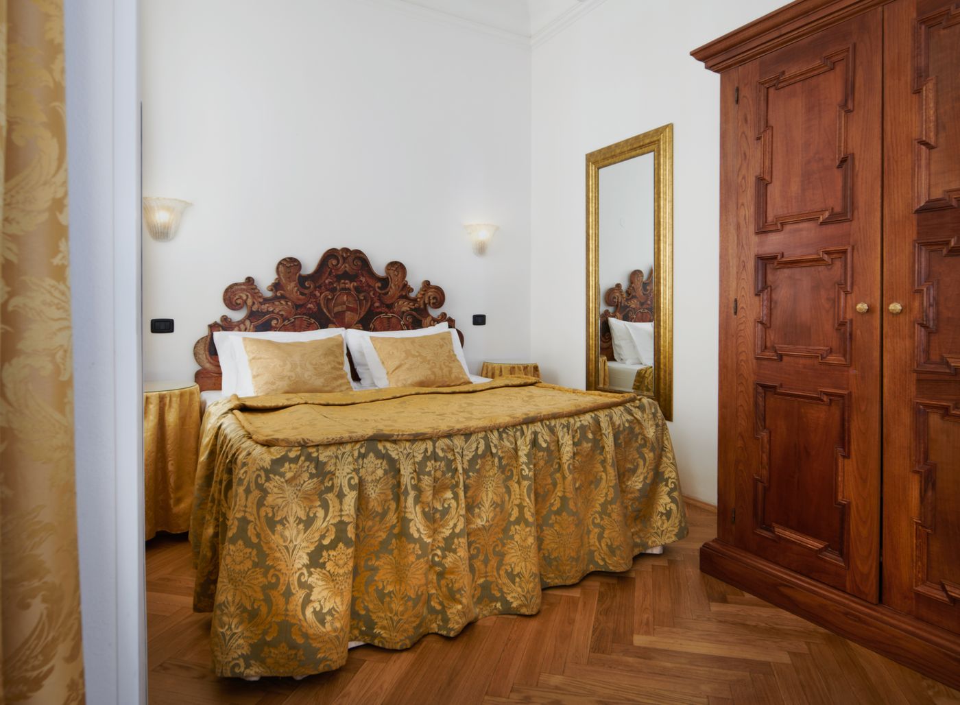 Charles-Bridge-Palace-Room-24