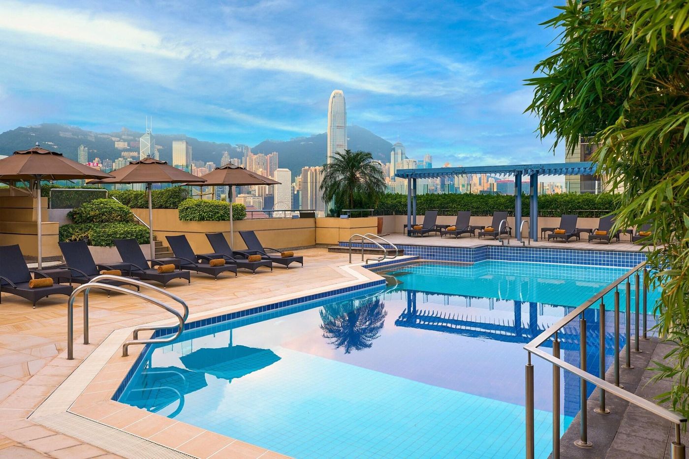 Sheraton-Hong-Kong-Hotel---Towers-Pool-86
