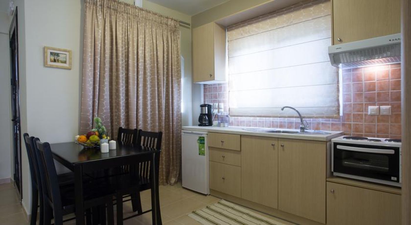 Baywatch Hotel & Apartments