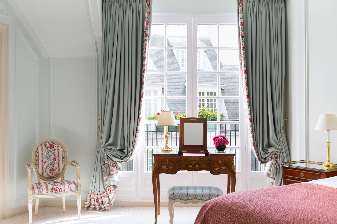 Le-Bristol-Paris-Room-32