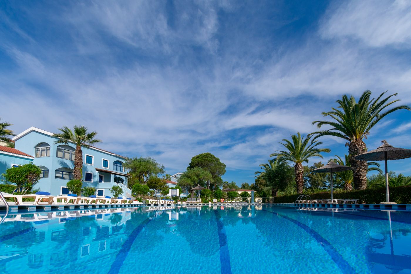 Govino-Bay-Apartments-Pool-4