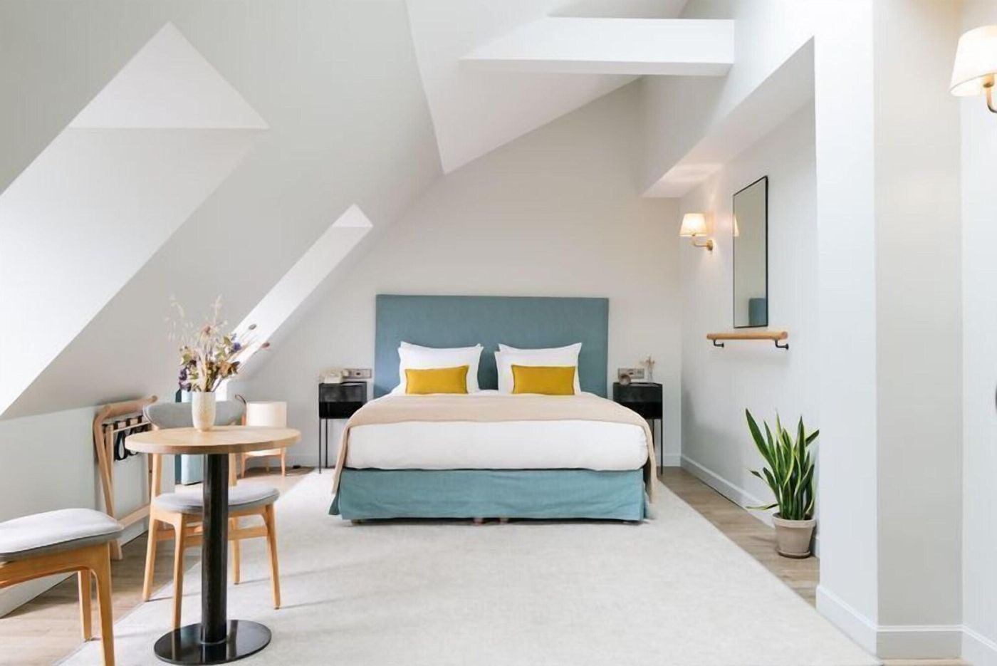 Hoy Paris-France-Paris-Room-8