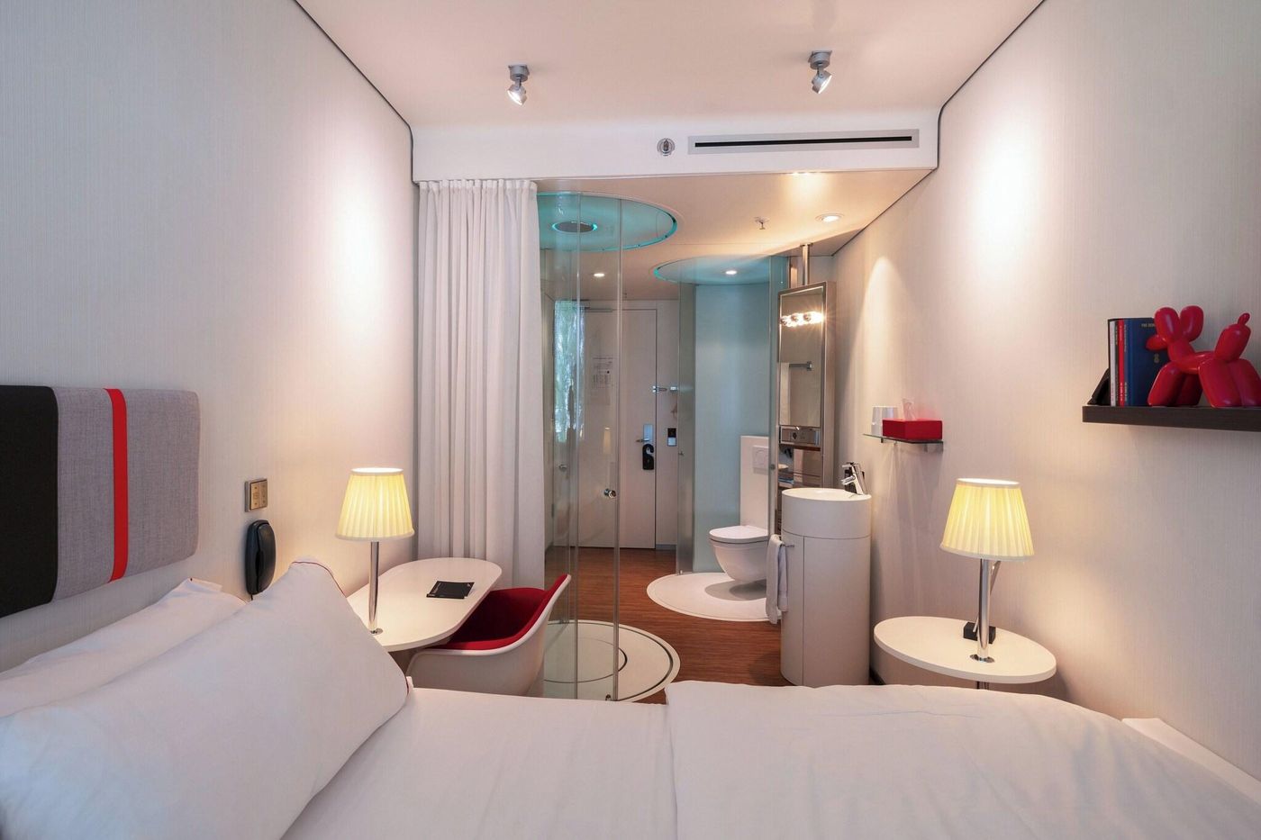 Citizenm-Amsterdam-City-Room-9