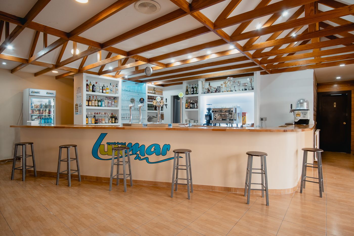 Luxmar-Apartments-Bar-38