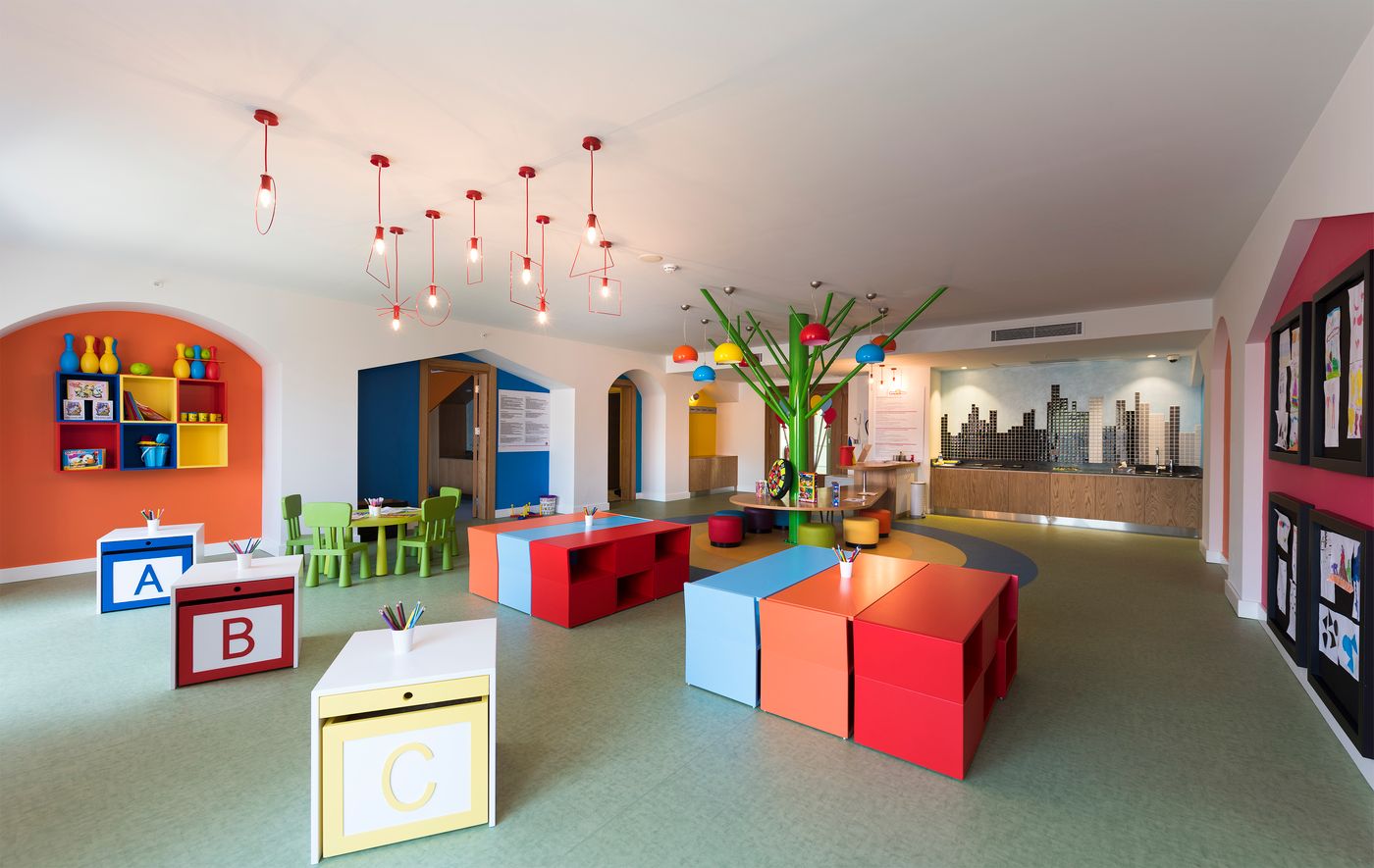 Acanthus Cennet Barut Collection