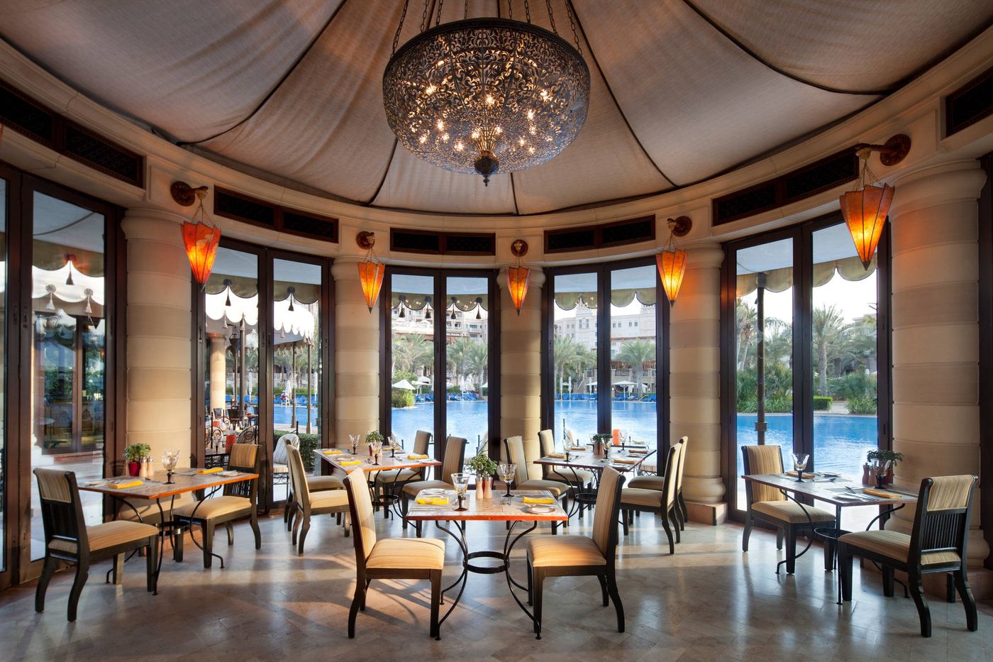 Jumeirah-Al-Qasr--Restaurant-50