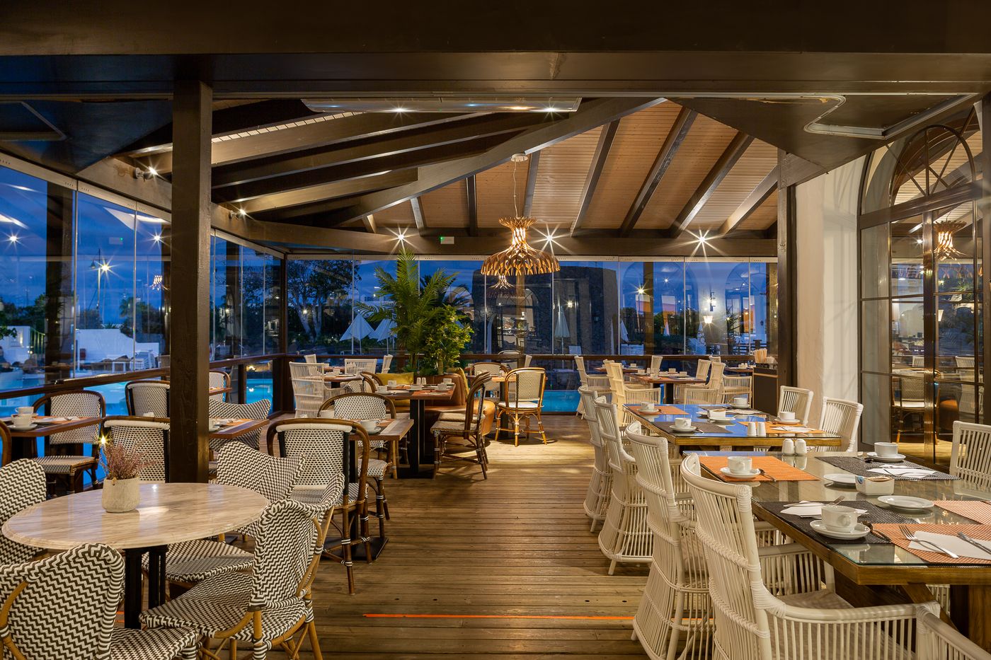 Hotel-LIVVO-Volc--n-Lanzarote-Restaurant-58