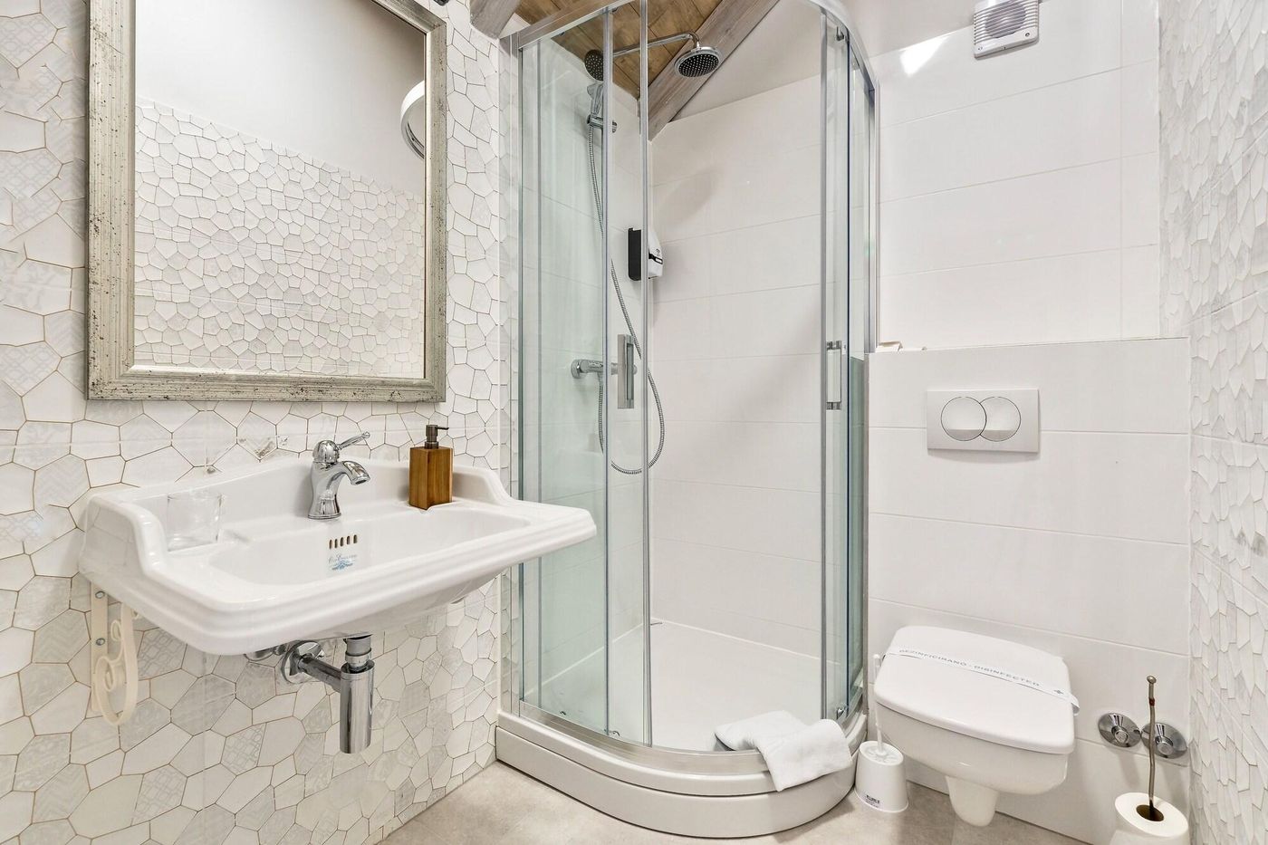 Historic-Plaza-Varos-Split-Room-39