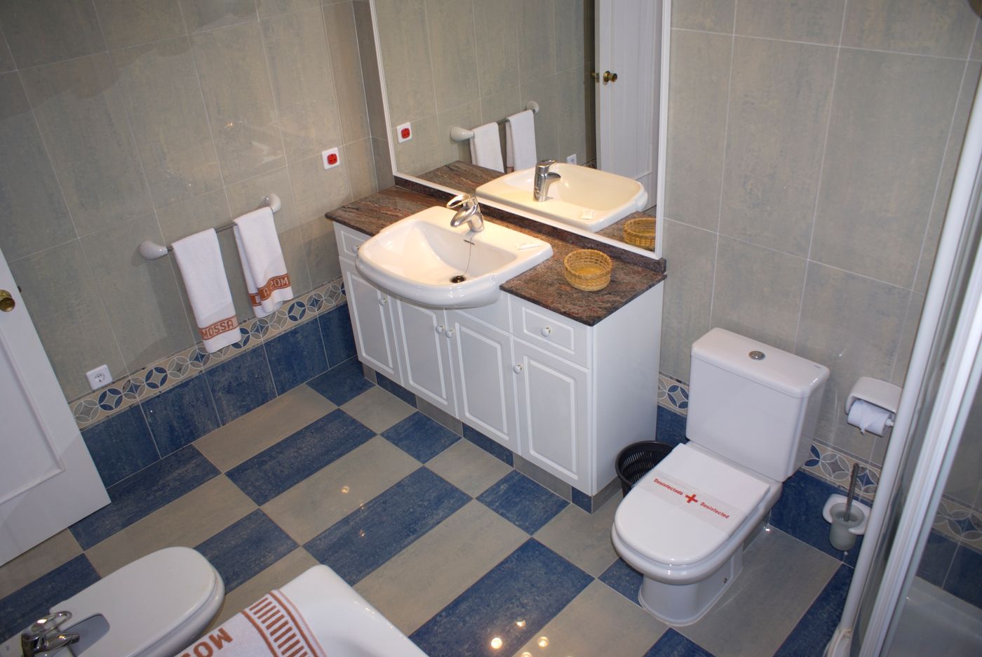 Hamilton-Court-Room-38