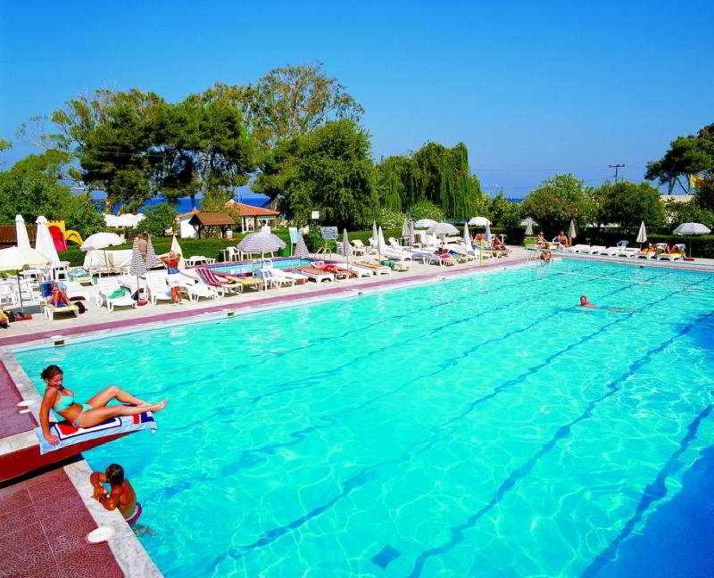 Continental-Palace-Pool-13