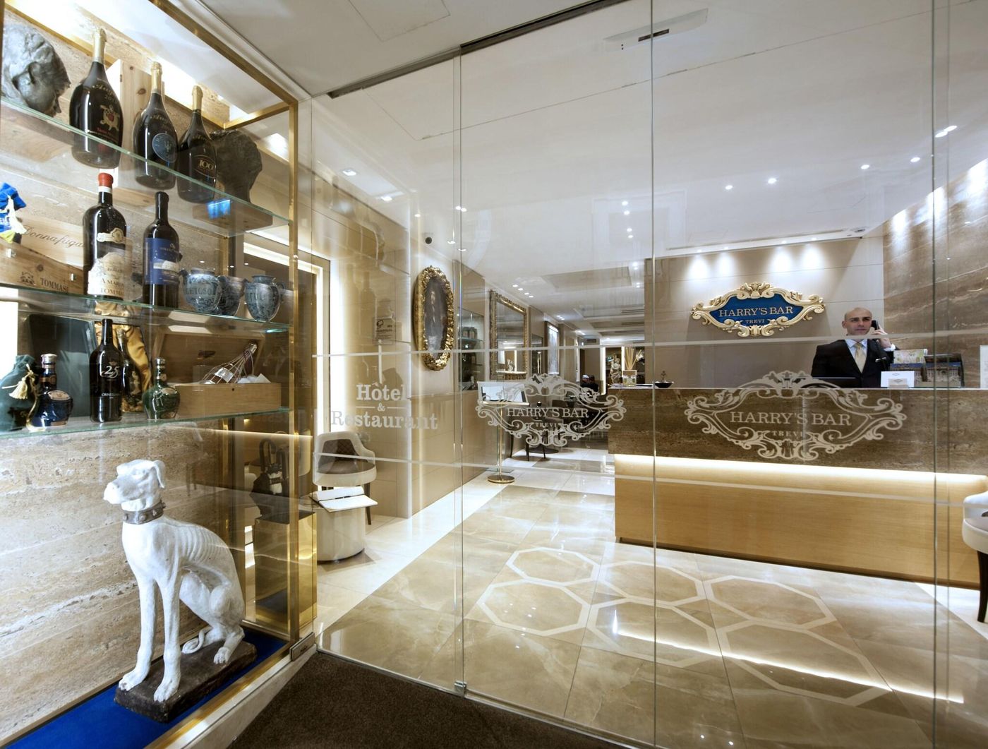 Harry-s-Bar-Trevi-Hotel---Restaurant-Lobby-5
