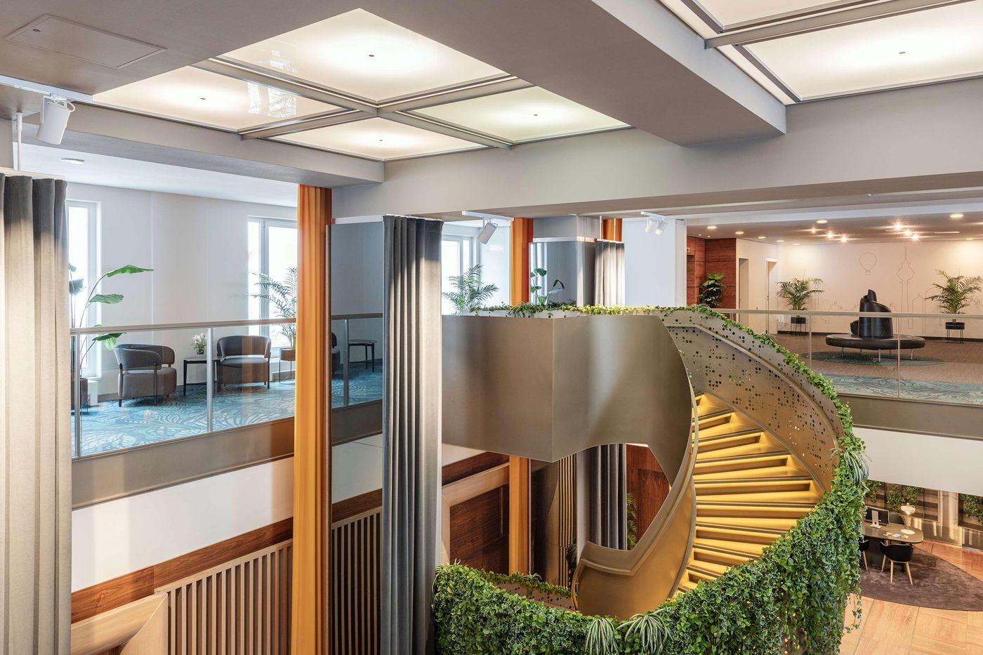 NH-Collection-Berlin-Mitte-am-Checkpoint-Charlie-Lobby-2