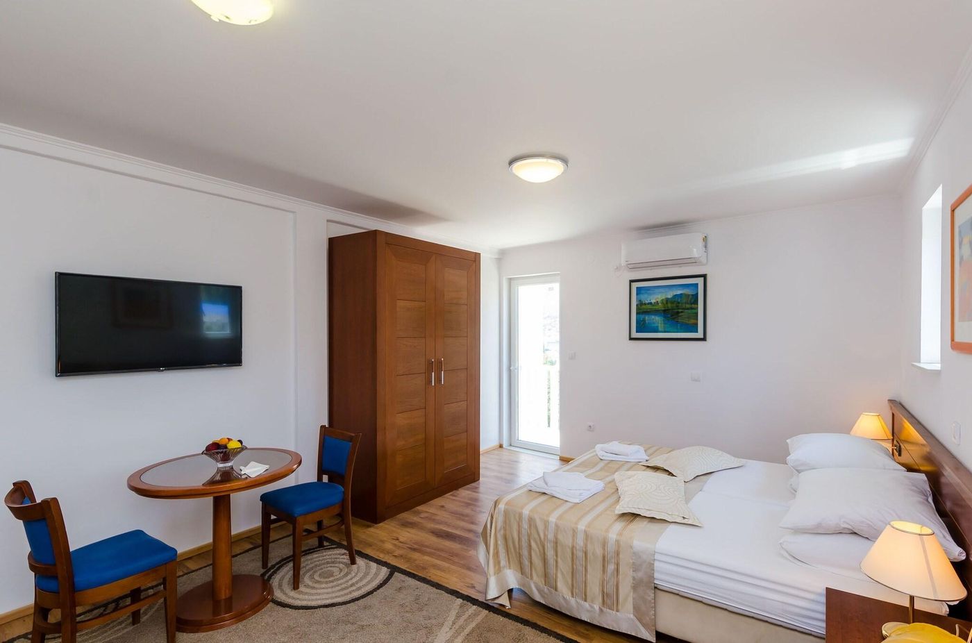 Apartments---Rooms-V-M-Room-31