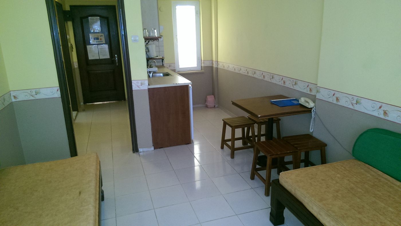 Club Sunset Apartments