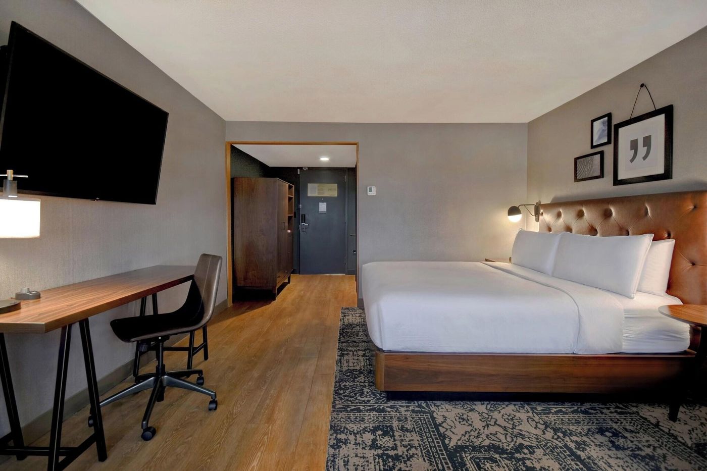 Crowne-Plaza-Boston-Newton-Hotel-Room-23