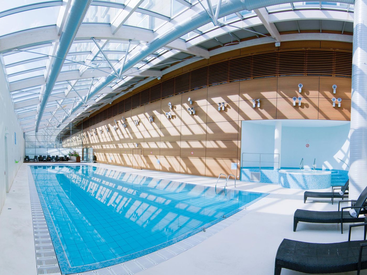 Hilton-Geneva-Hotel---Conference-Centre-General-view-72