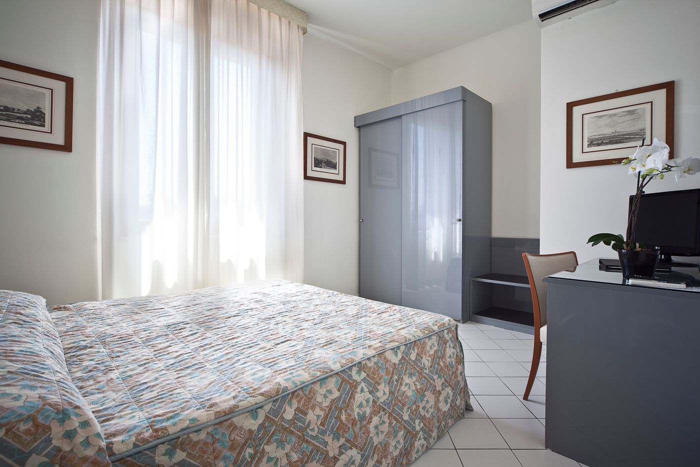Italia-Hotel-Room-9