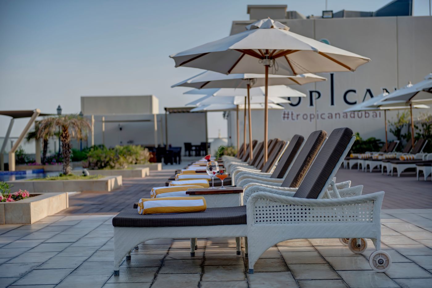 Metropolitan-Hotel-on-Sheikh-Zayed-Road-Dubai-Pool-21