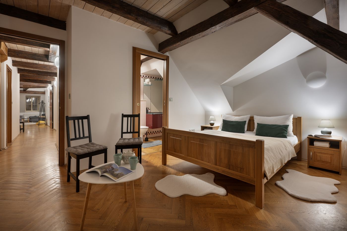 Boutique-Apartments-White-Swan-Room-21