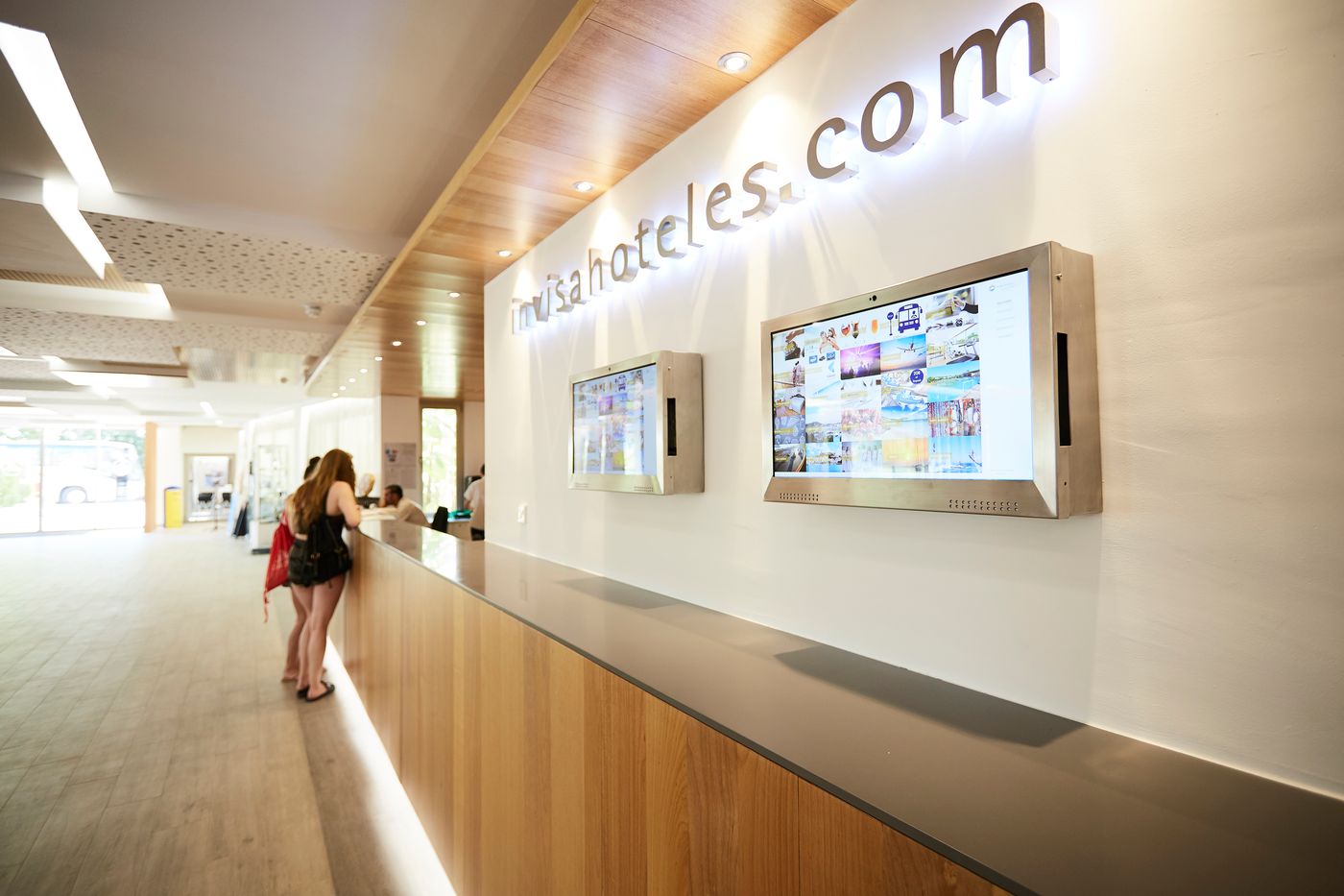 Invisa-Hotel-Es-Pla---Adults-Only-Lobby-40