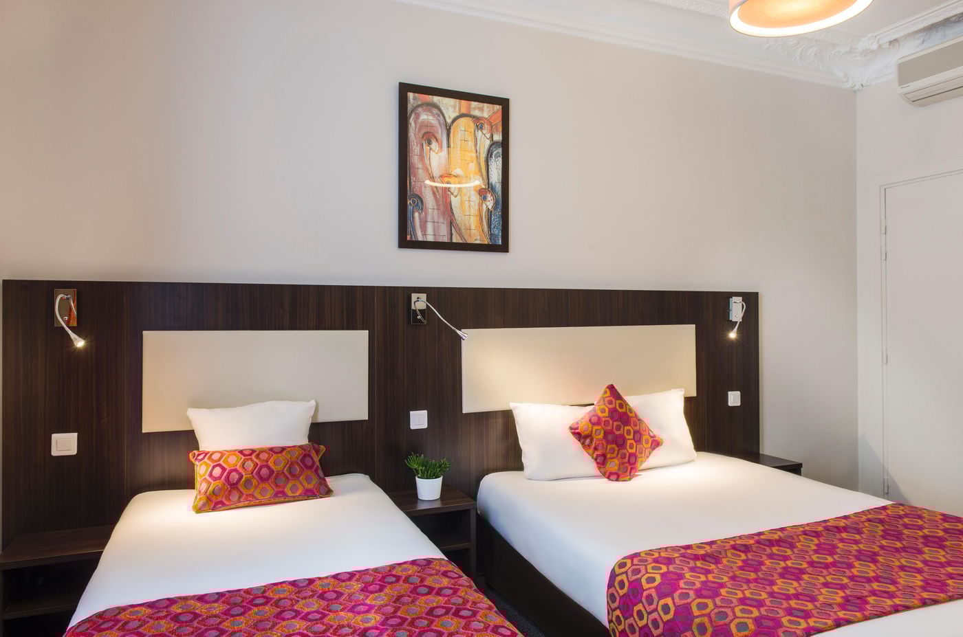 Corona-Rodier-Room-4