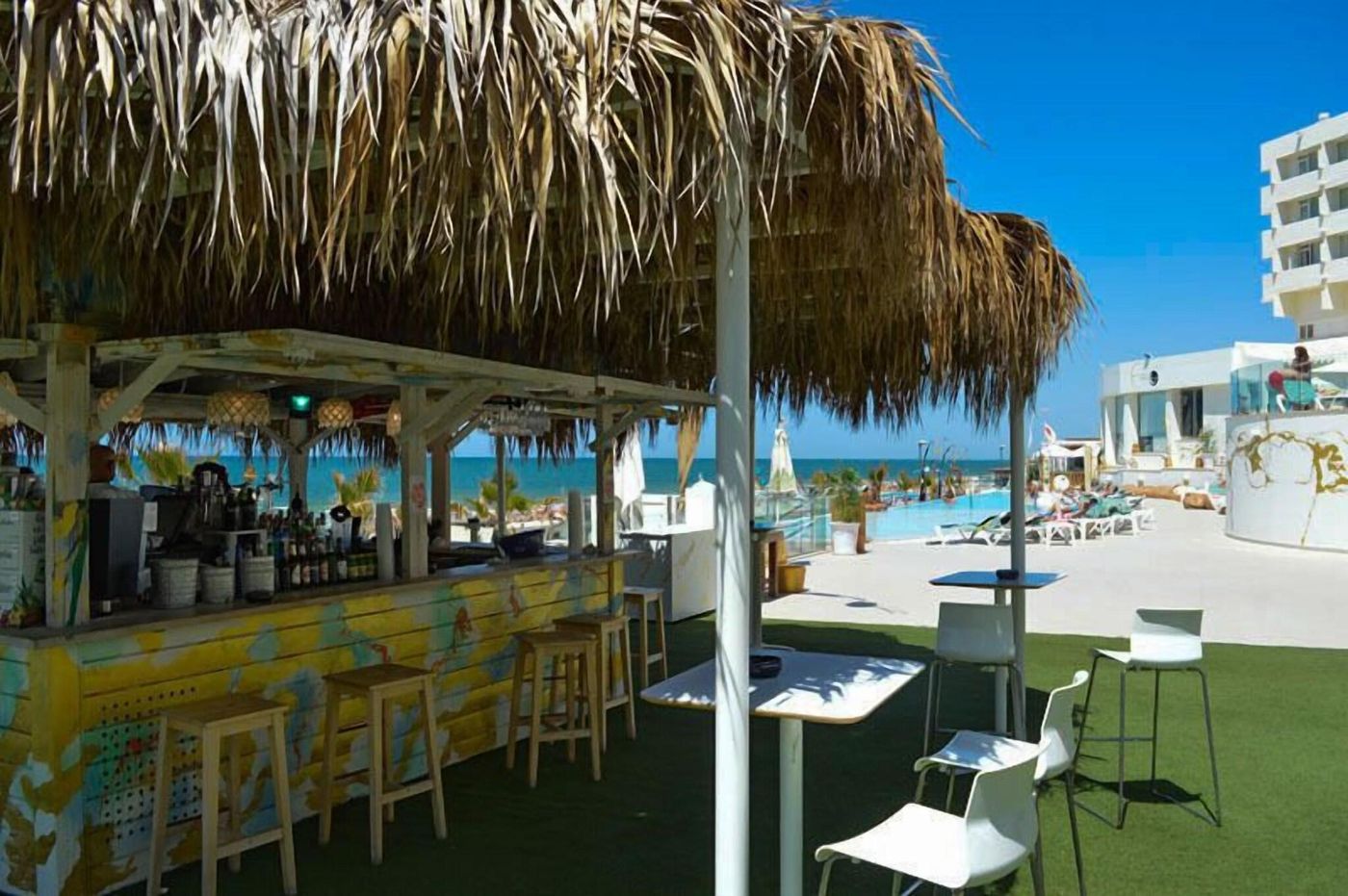 Onhotels-Ocean-Front-Bar-75