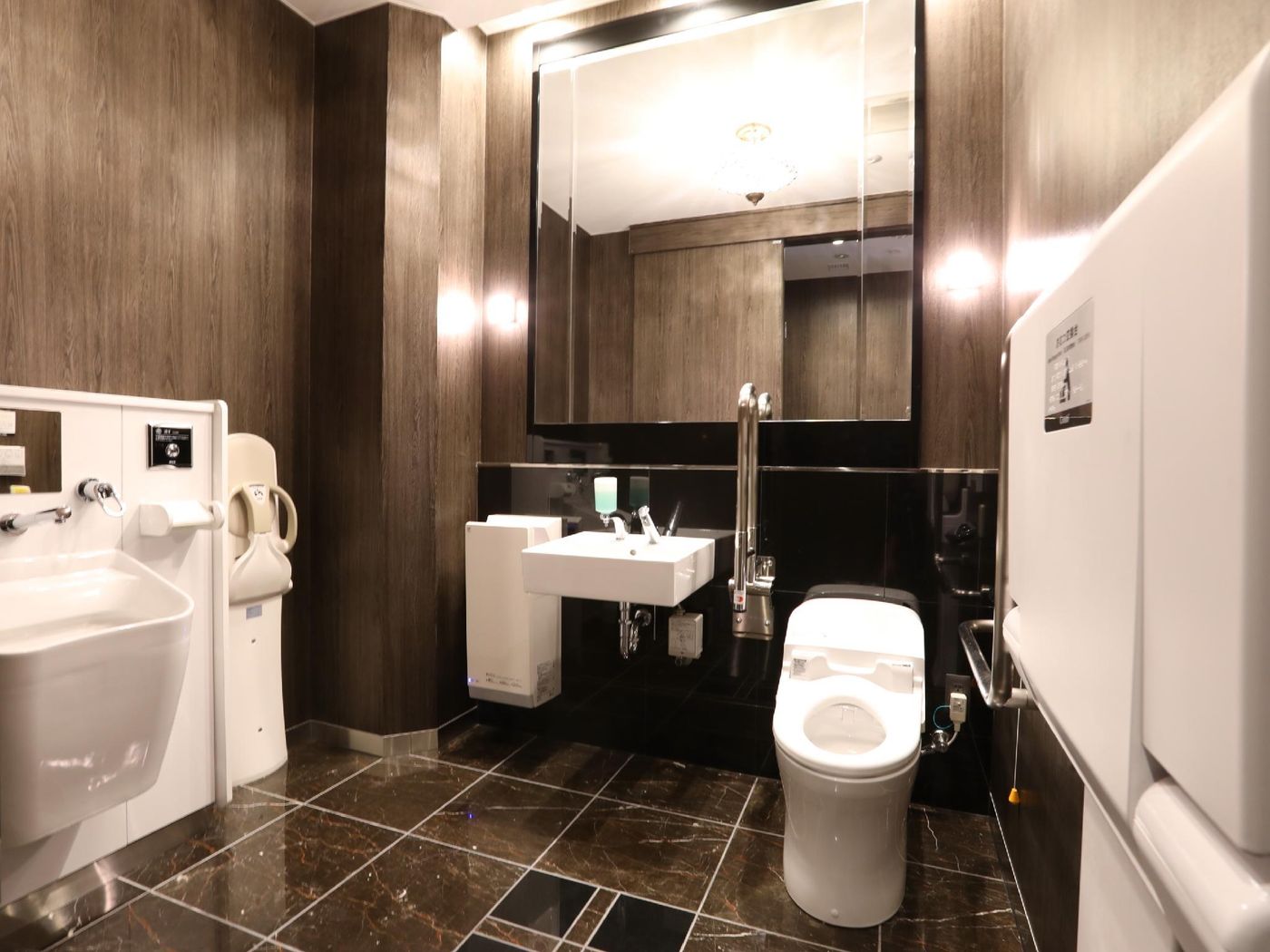 Apa Hotel Shinjuku Kabukicho Chuo-Japan-Tokyo-General view-4