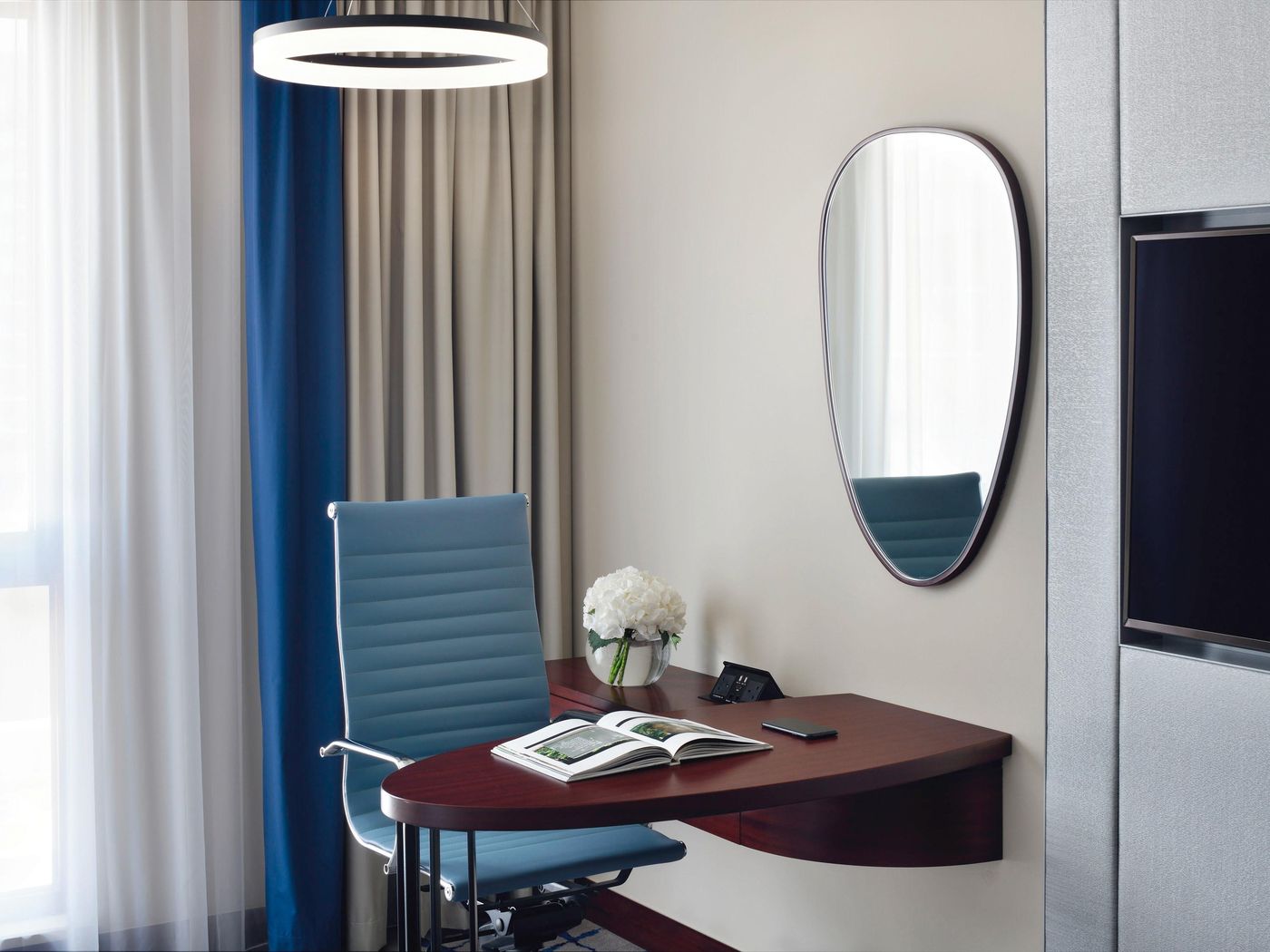 Movenpick-Bur-Dubai-Room-28