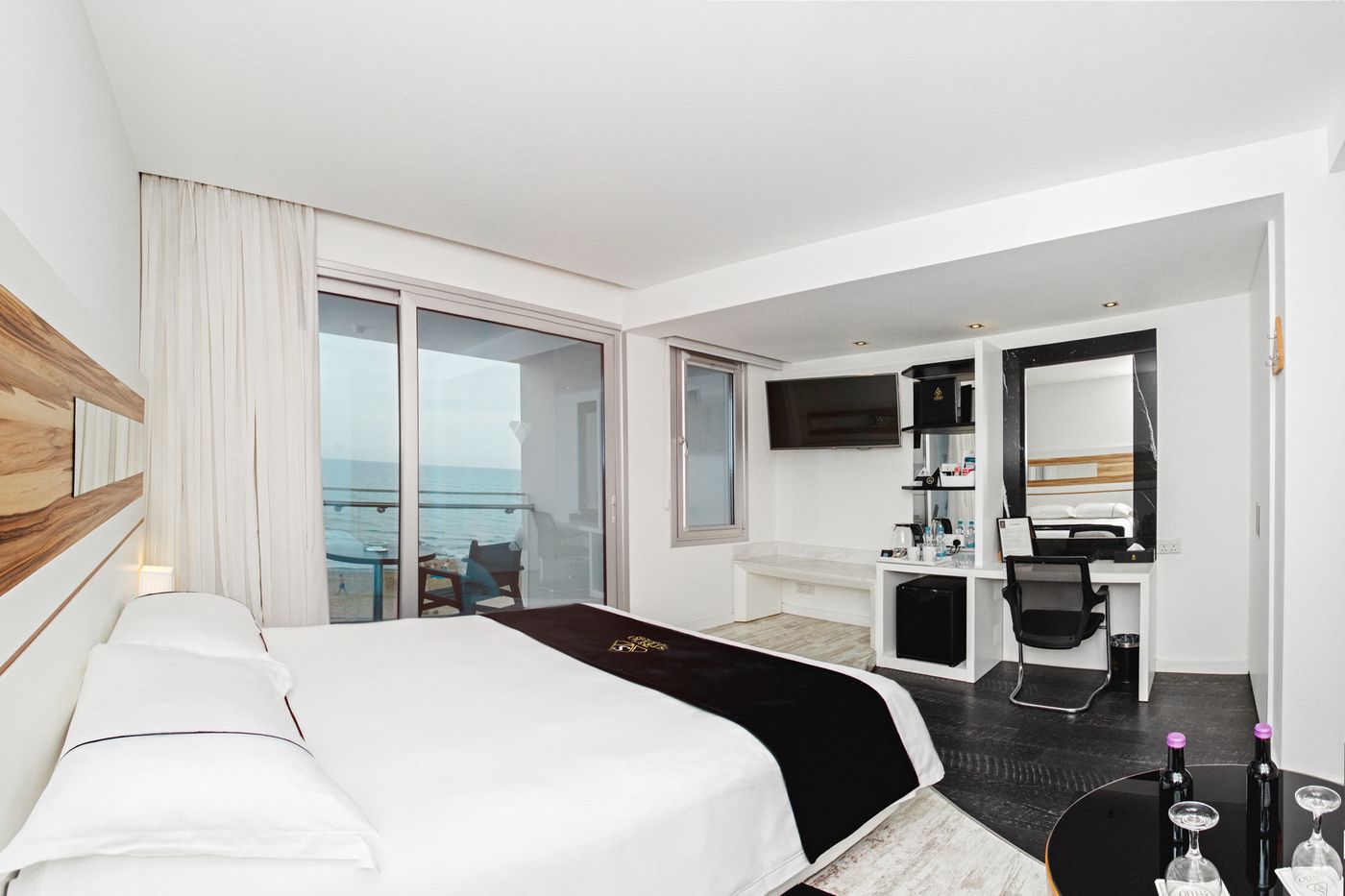 The-Ciao-Stelio-Deluxe-Hotel-Room-16