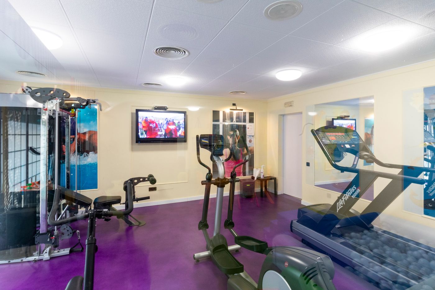 Miami-Park-Aparthotel-Sports-and-Entertainment-48