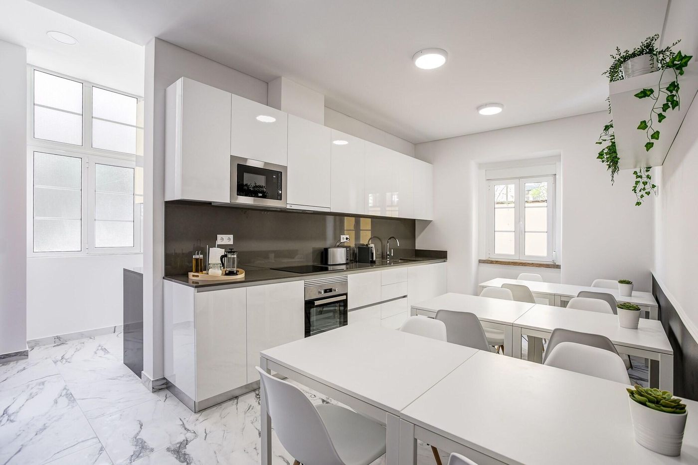 Home-Out-Rooms---Apartments-Room-98