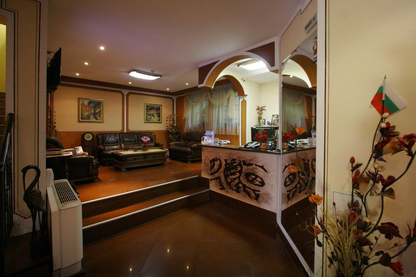 Alafrangite-Hotel-Lobby-4