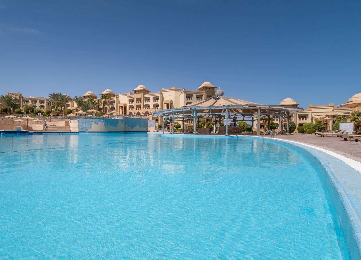 Serenity-Makadi-Beach-Bar-3