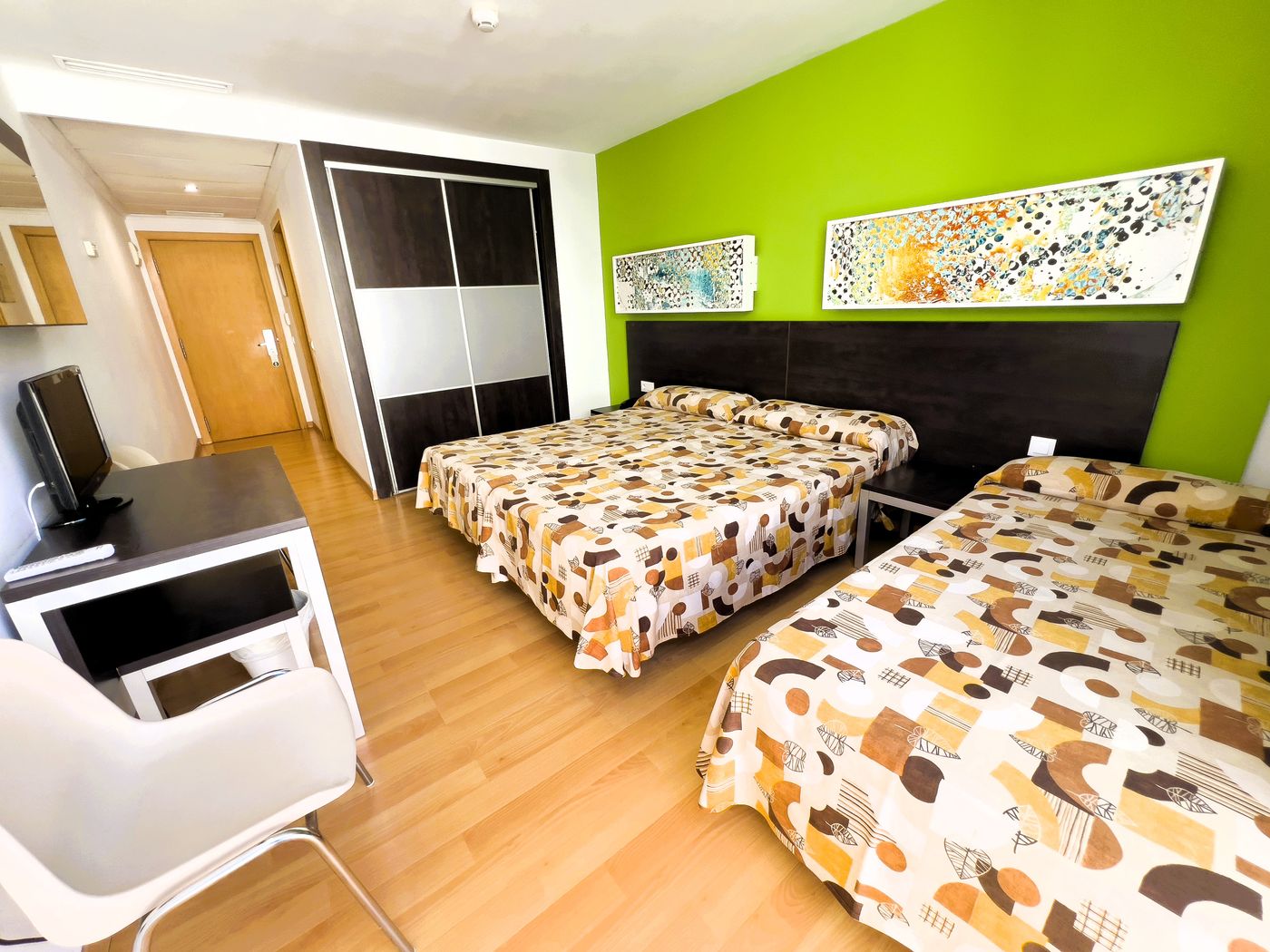 Sol-y-Sombra-Room-10