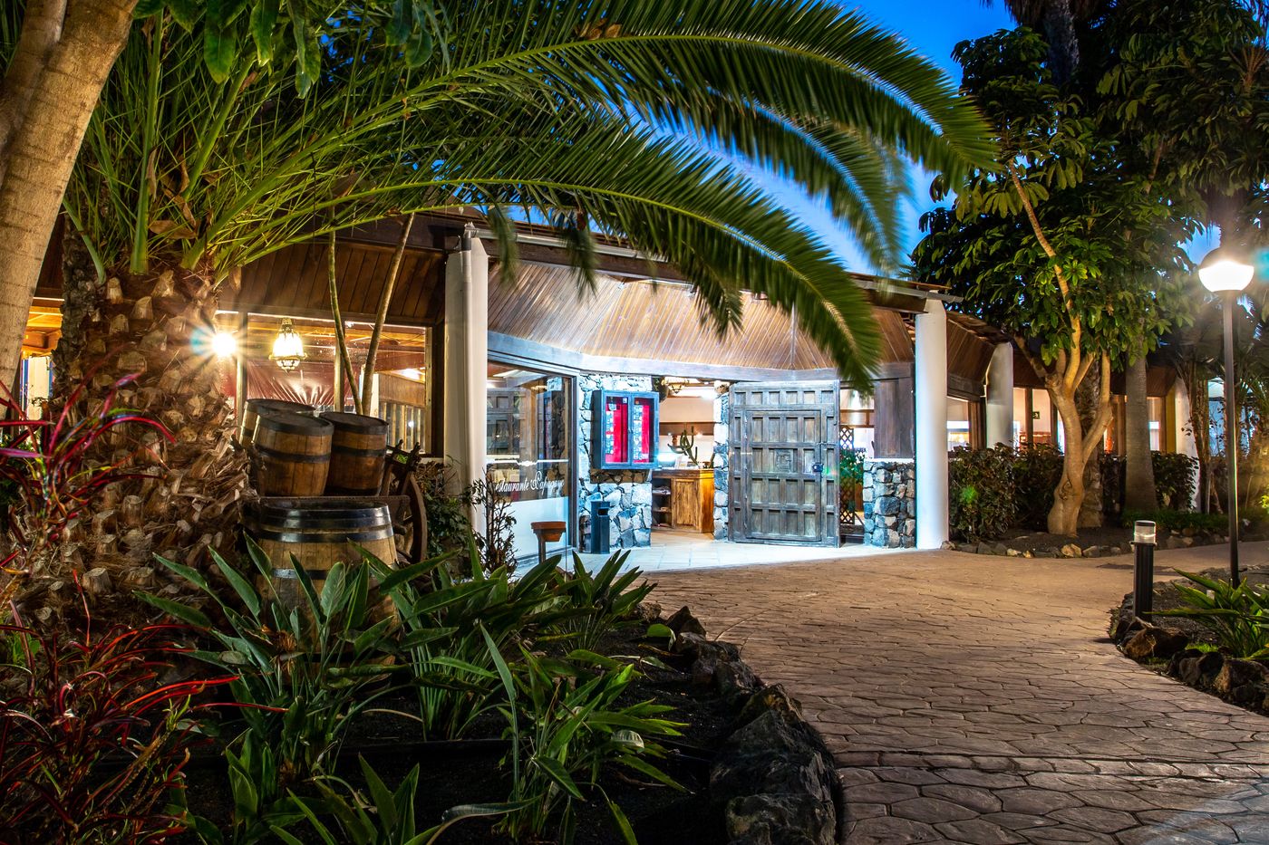 Oasis-Papagayo-Sport---Family-Restaurant-19