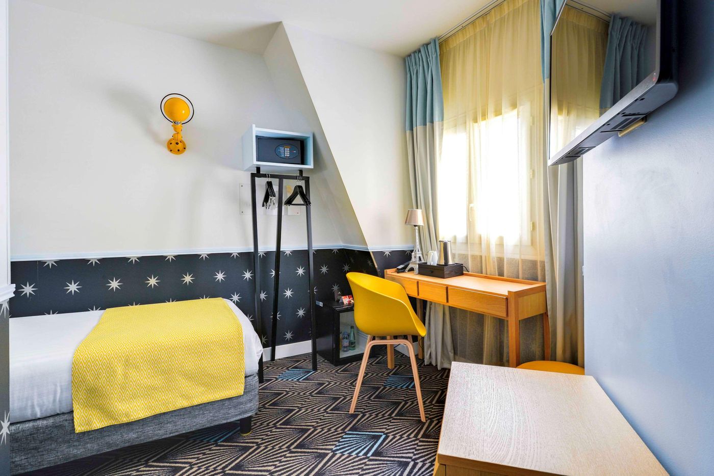 Augustin-Astotel-Room-22