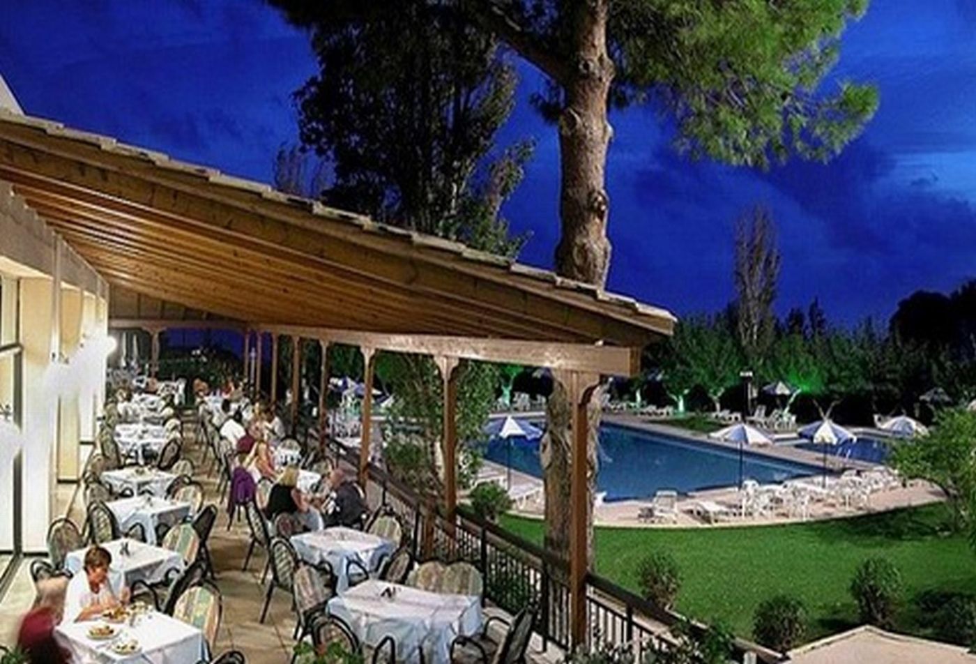 Irinna-Restaurant-14