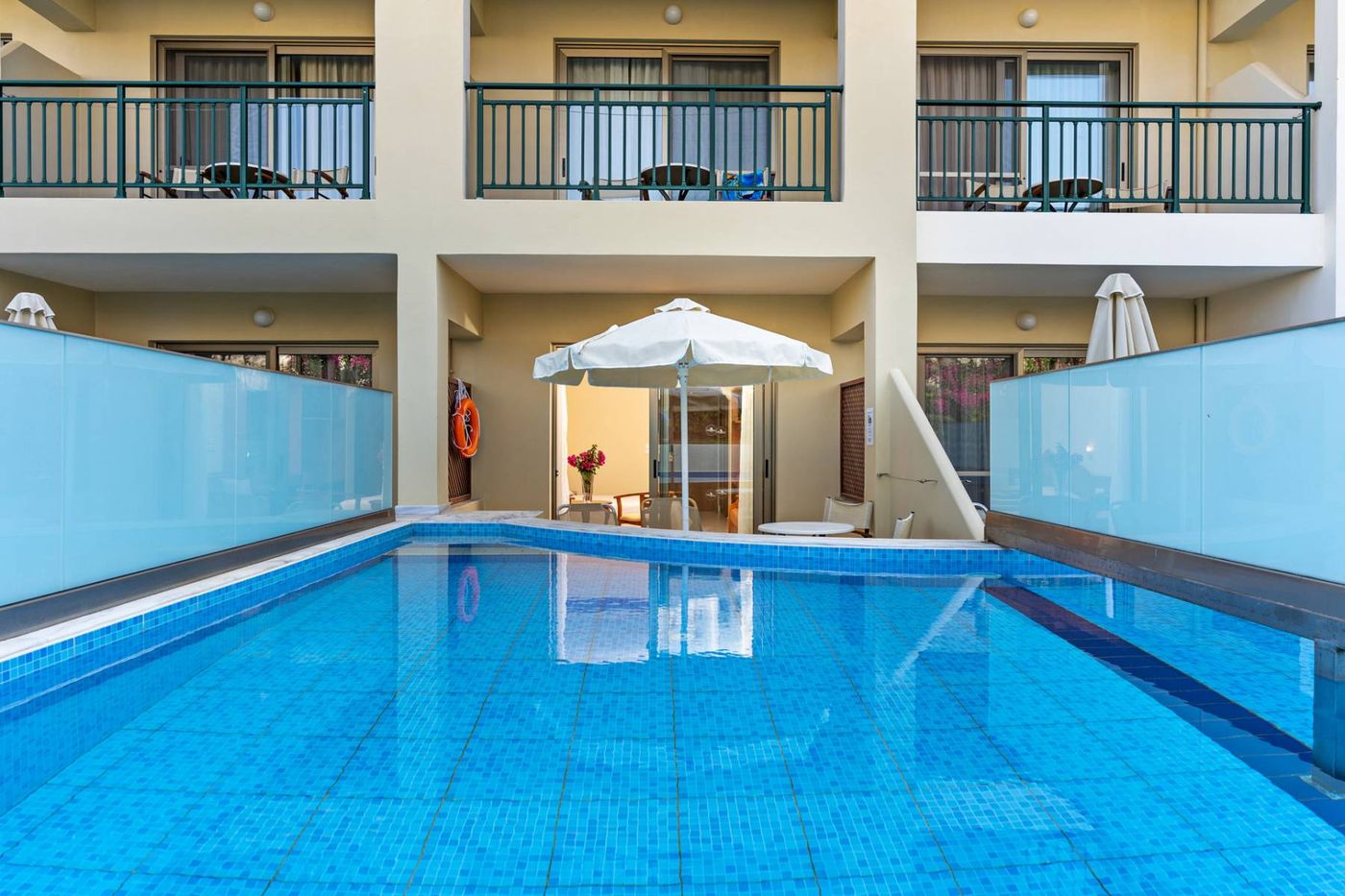 Hydramis-Palace-Beach-Resort-Room-85