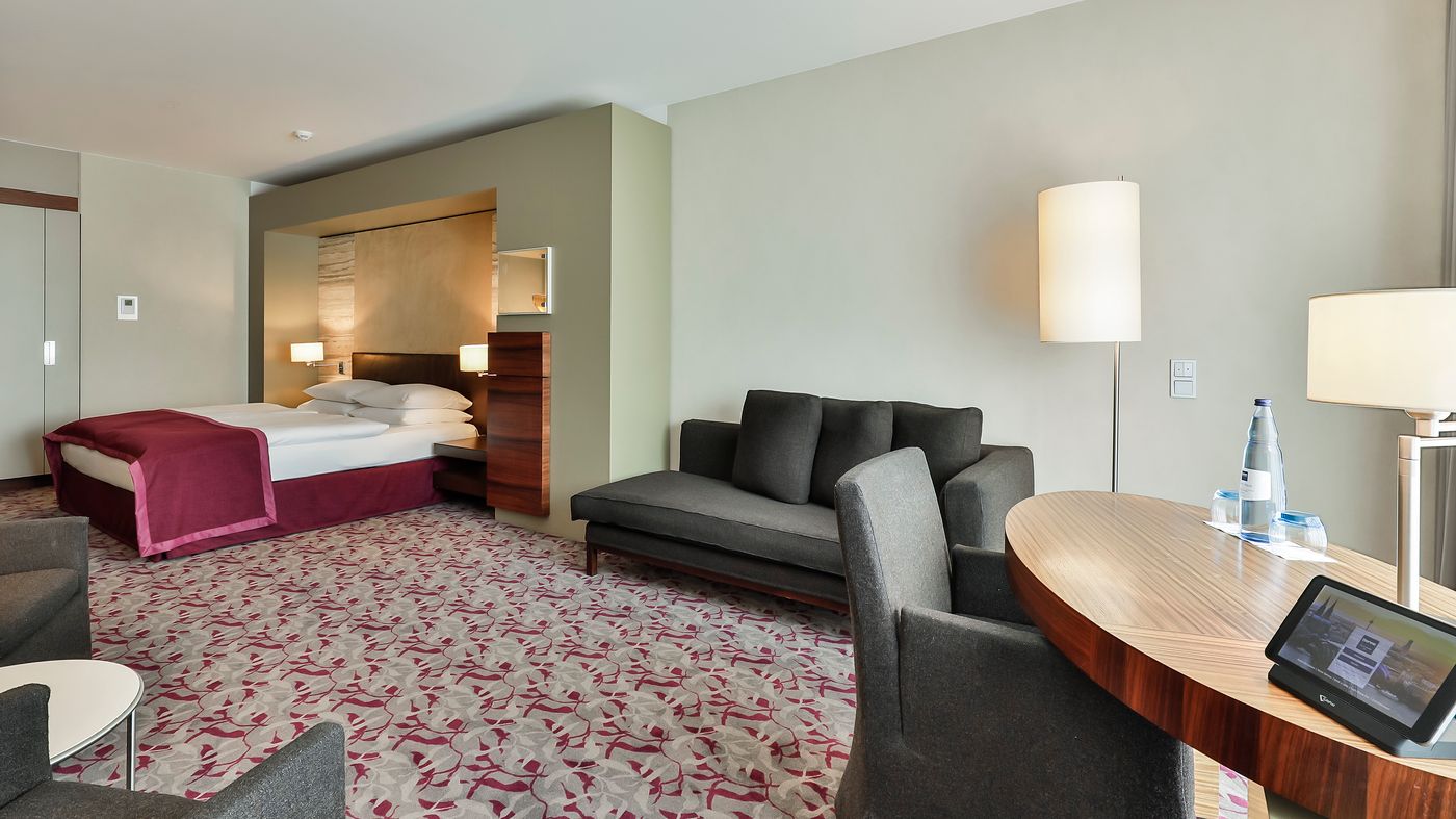 Dorint-Hotel-am-Heumarkt-Koln-Room-8
