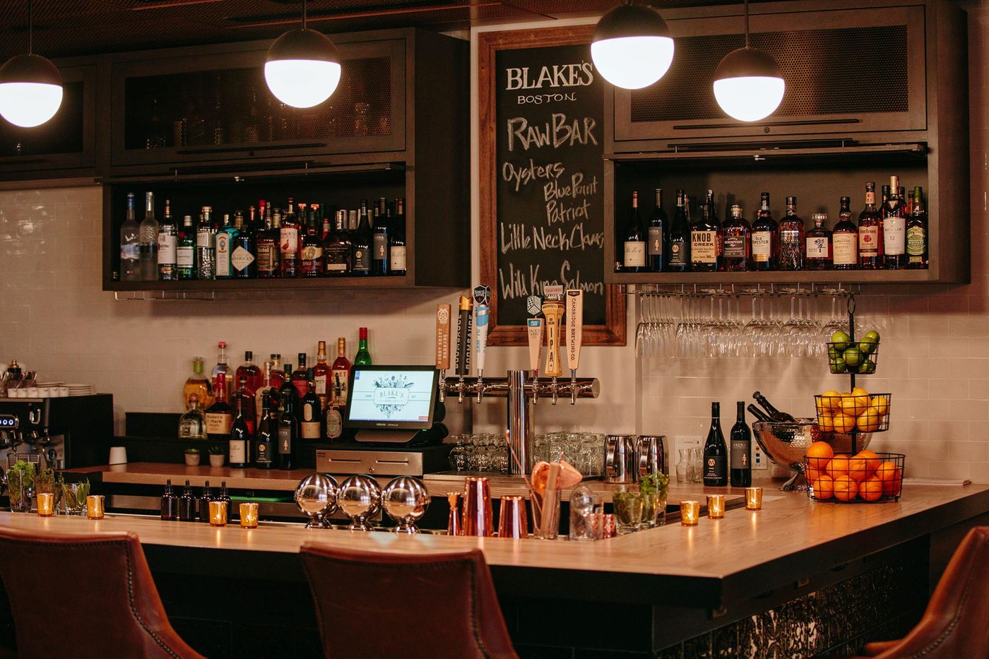 Hotel-Indigo-Boston-Garden-Bar-40