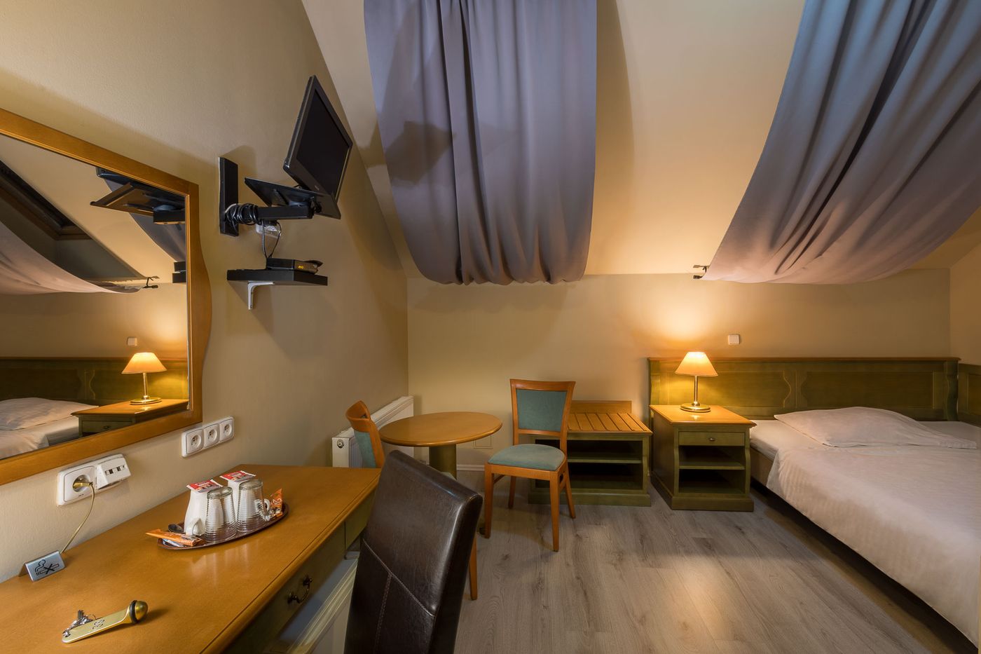 Augustus-et-Otto-Room-12