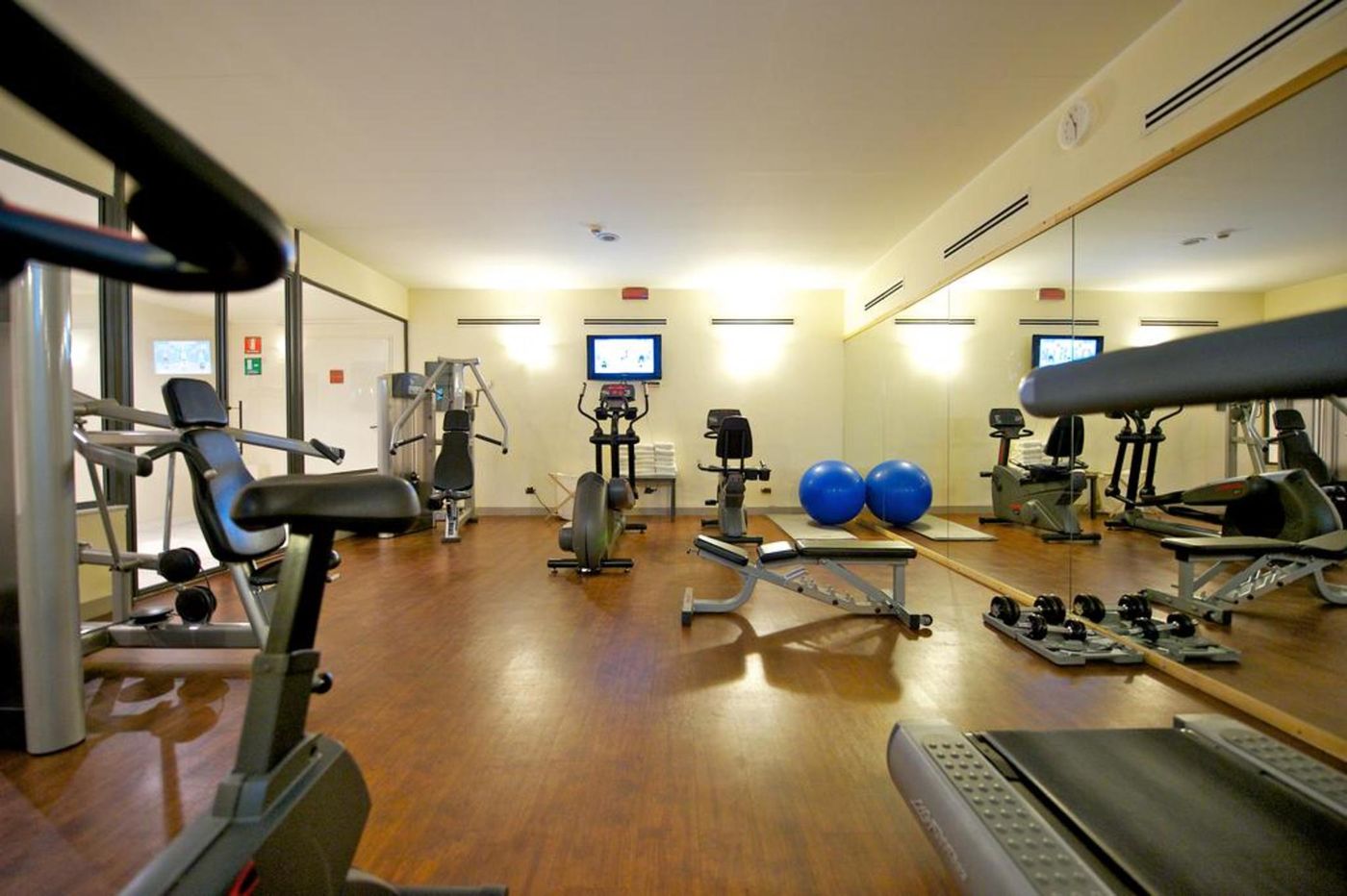 Grand-Visconti-Palace-Sports-and-Entertainment-67