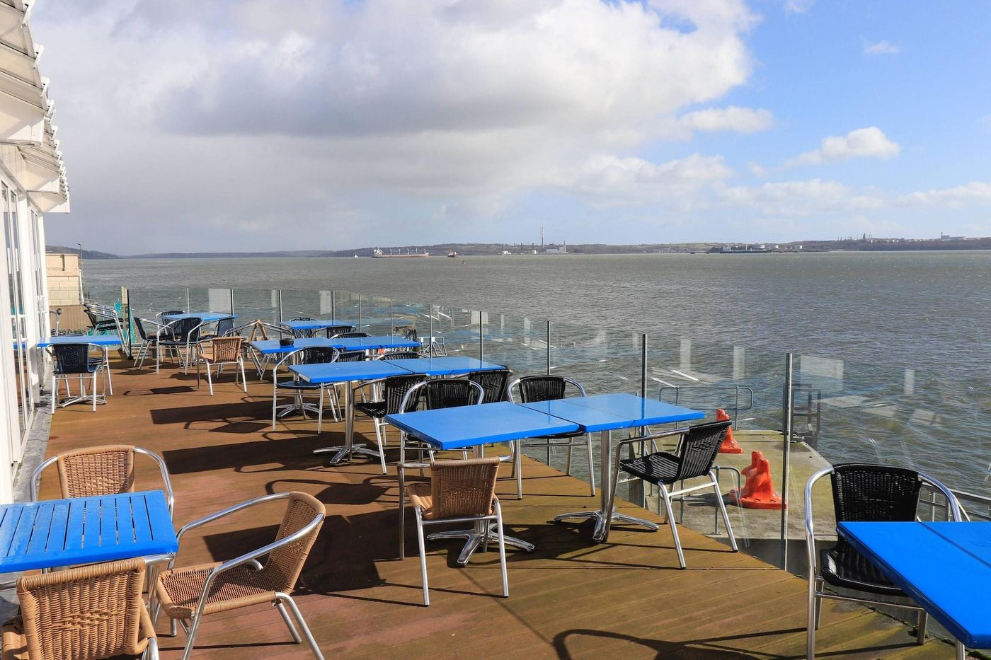 WatersEdge Hotel - Ireland - Cobh - Terrace - 6