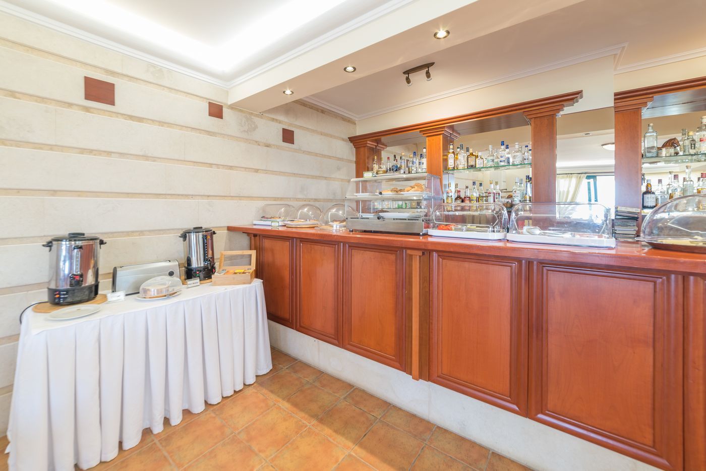 Andreolas-Luxury-Suites-Restaurant-38