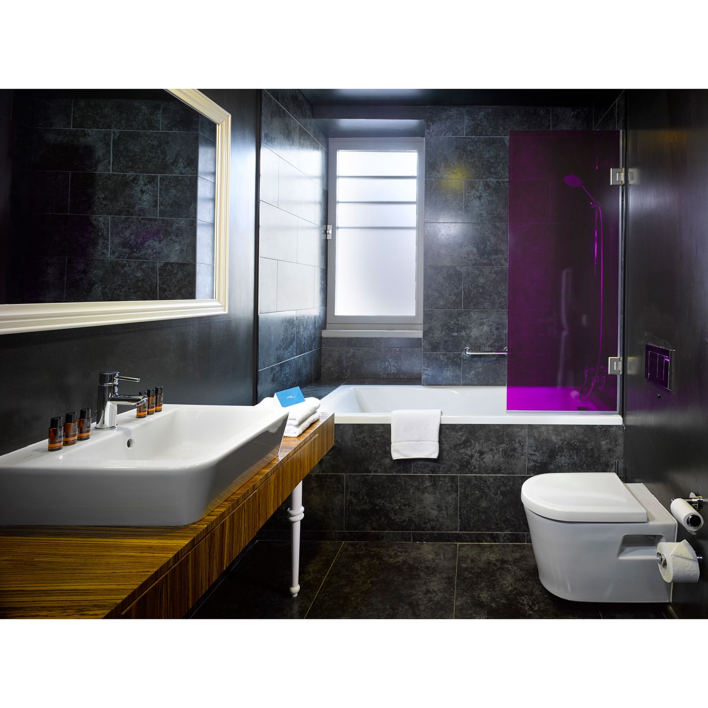 The-Icon-Hotel---Lounge-Room-8