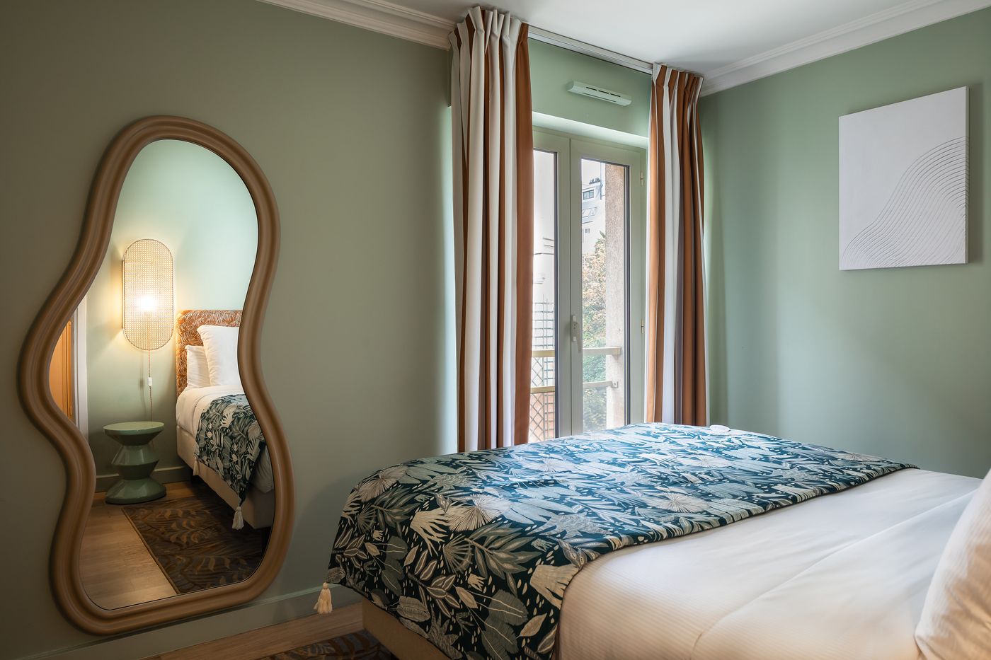 Royal-Garden-Champs-Elysees-Room-27