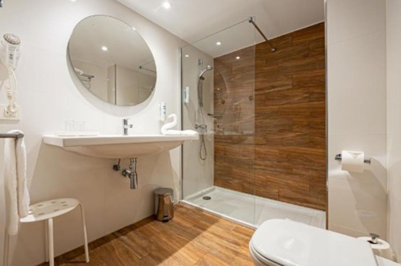 04.07.25 Hotel Rosella by Intelier