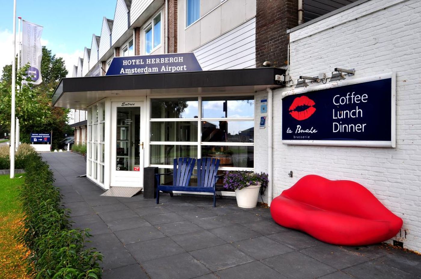 Herbergh-Amsterdam-Airport-General-view-1