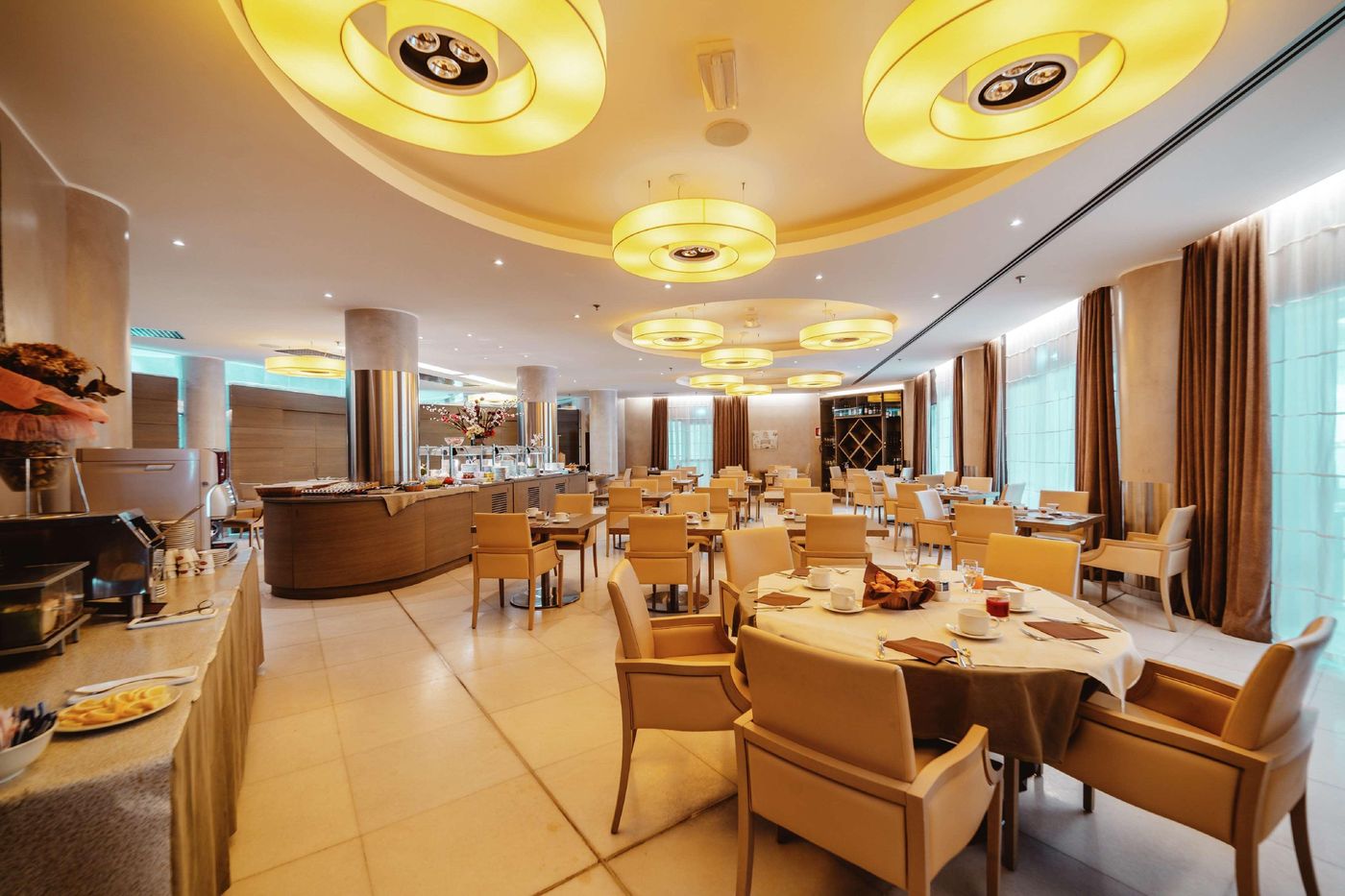 Double-Tree-by-Hilton-Hotel-Olbia-Restaurant-40